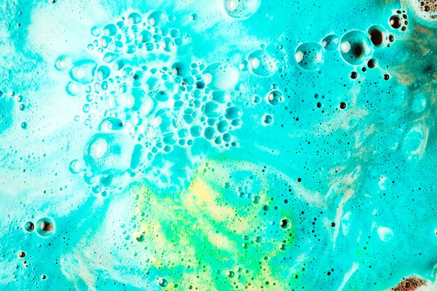 Fond de dissoudre la bathbomb dans l&#39;eau