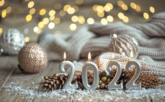 Photo gratuite fond de fête du nouvel an avec des bougies sous forme de nombres