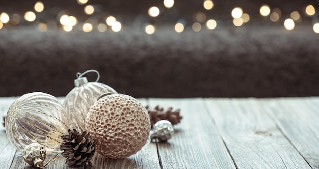 Fond d'hiver de Noël avec des boules pour un espace de copie d'arbre.