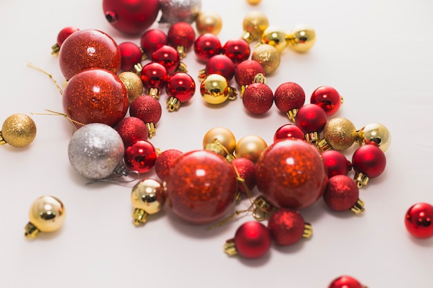 Fond de Noël avec des boules de Noël