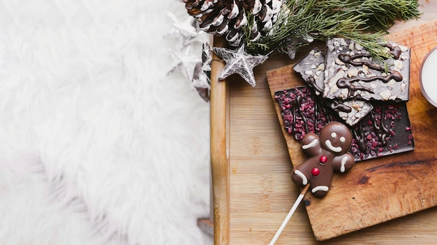 Fond de Noël avec espace sur la gauche