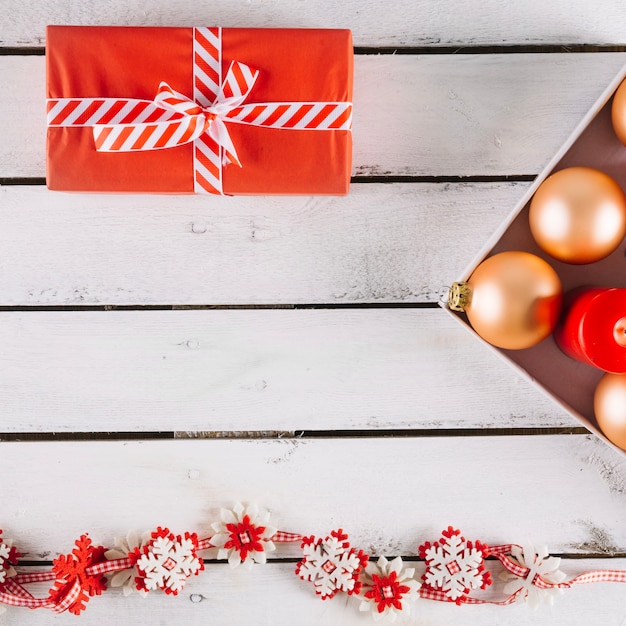 Photo gratuite fond de noël sur la surface en bois