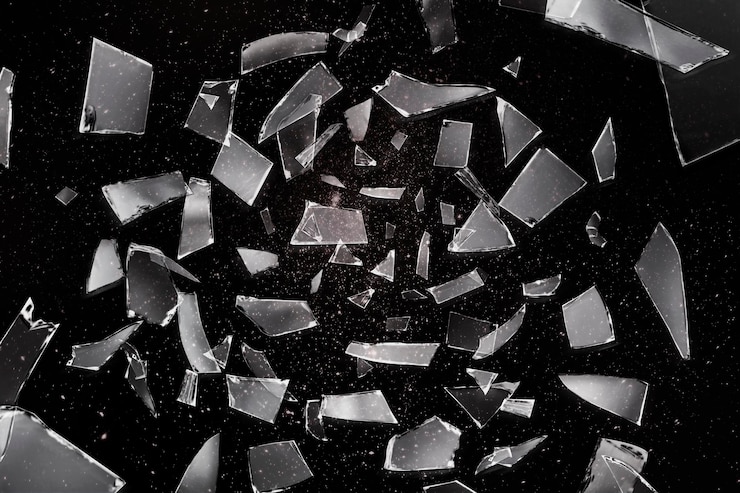 Photo gratuit fond noir d'éclats de miroir
