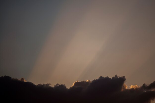 Fond de paysage de ciel avec des nuages