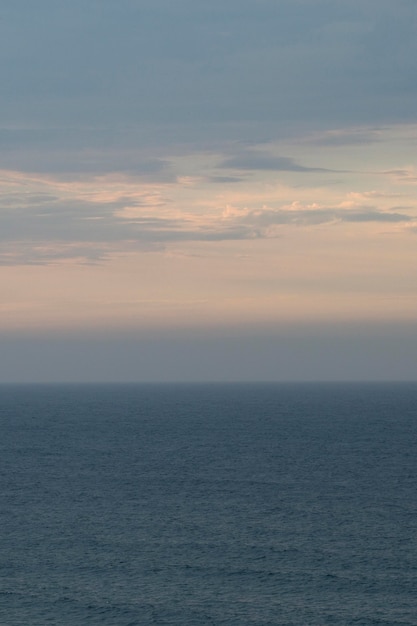 Fond de paysage de ciel nuageux