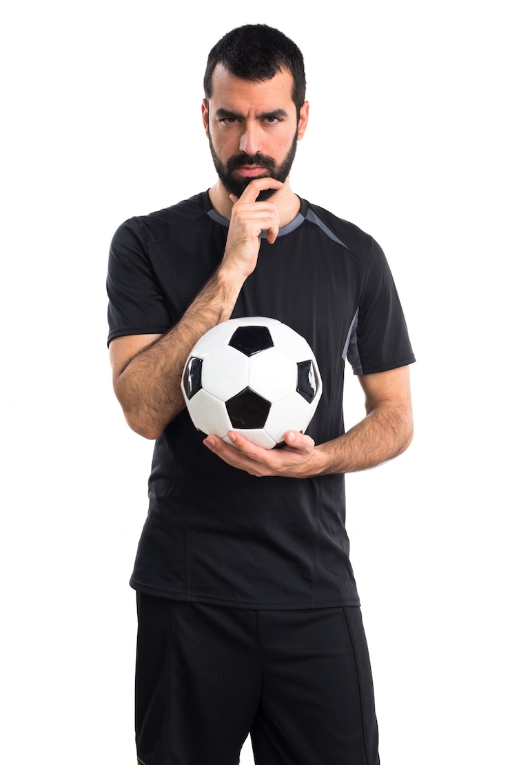 Photo gratuit le footballeur pense
