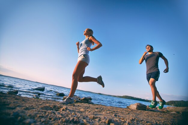 formation Couple dans la matinée sur la plage