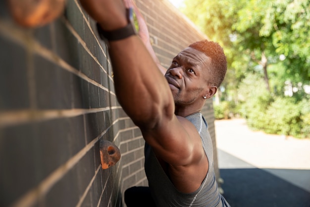 Photo gratuite formation jeune adulte à la musculation