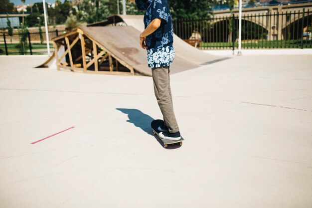 Formation de patineur dans le skatepark