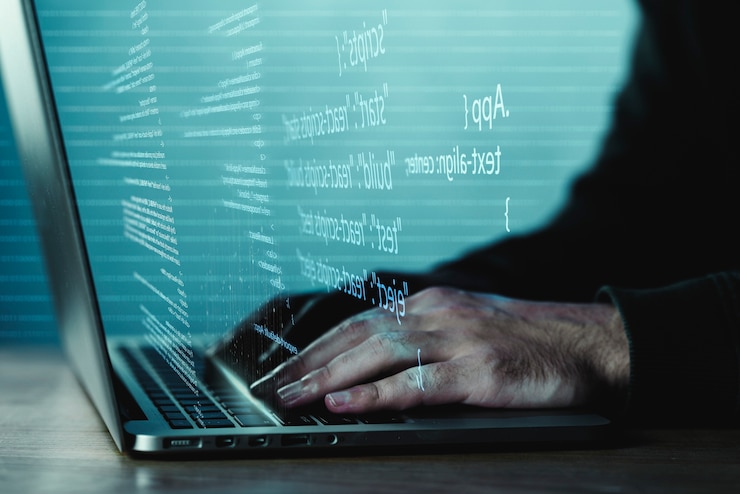 Photo gratuit formation en programmation avec une personne travaillant avec des codes sur ordinateur