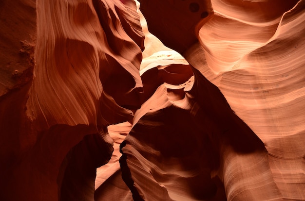 Photo gratuite formations rocheuses dans le lower antelope slot canyon près de page, arizona, usa