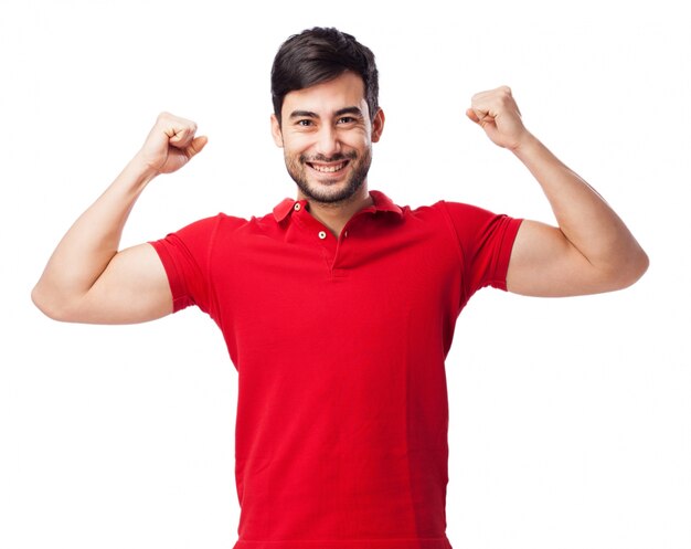 Forte adolescence avec t-shirt rouge