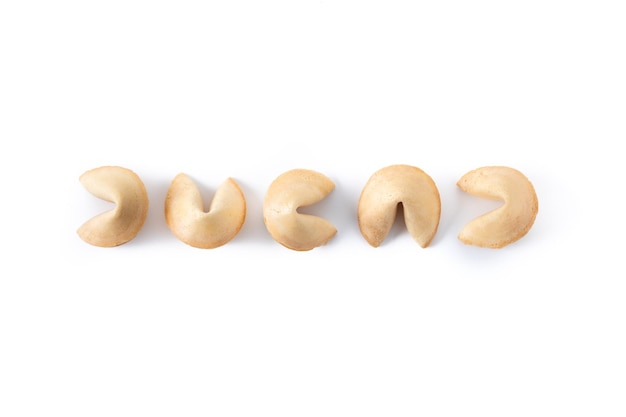 Photo gratuite fortune cookies traditionnels isolés sur fond blanc