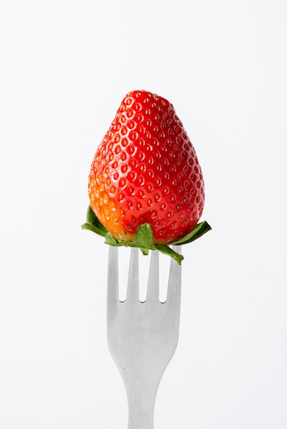 Fourchette à fraise et fond blanc