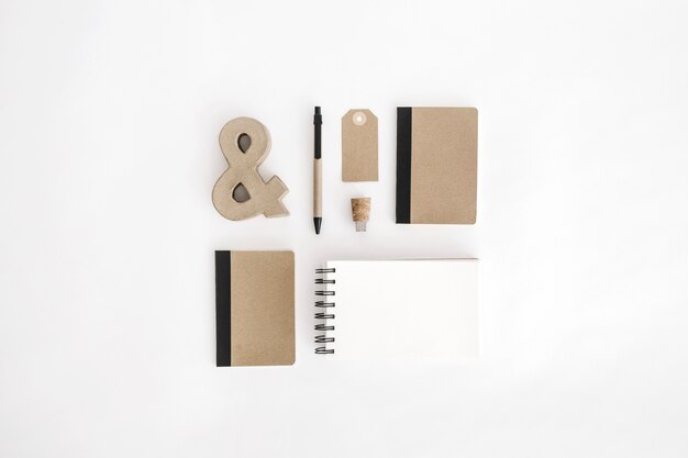 Fournitures de bureau en papier Kraft