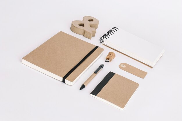 Fournitures de bureau en papier Kraft