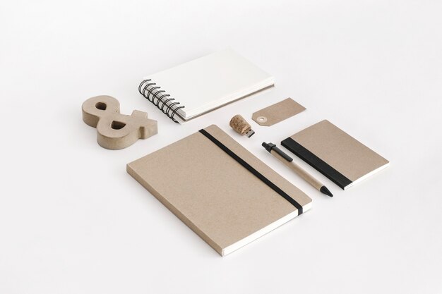 fournitures de bureau en papier Kraft