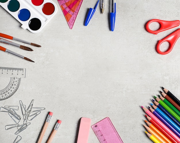 Fournitures scolaires pour les cours d'art