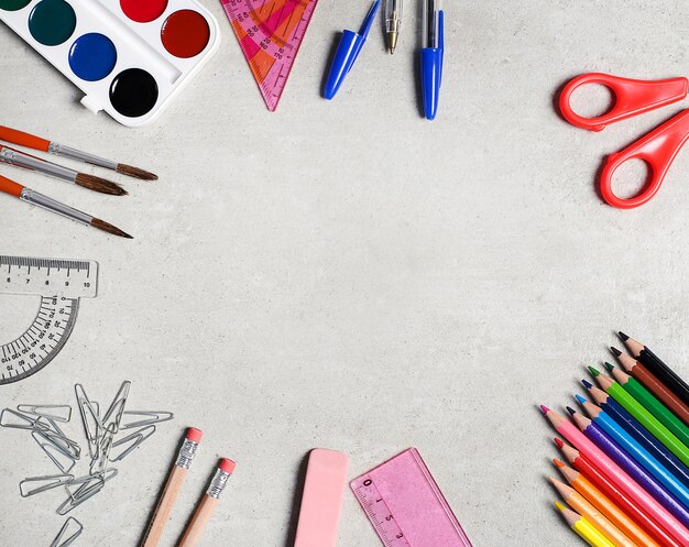 Fournitures scolaires pour les cours d'art