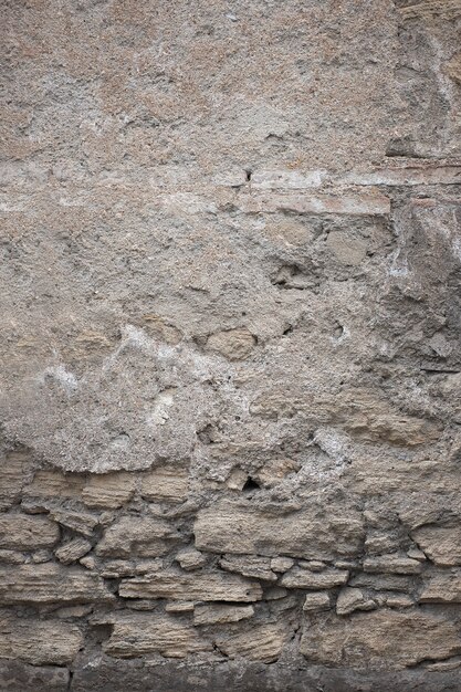 Fragment de vieille texture grungy avec peinture écaillée et fissures ou mur de béton gris et surface en ciment