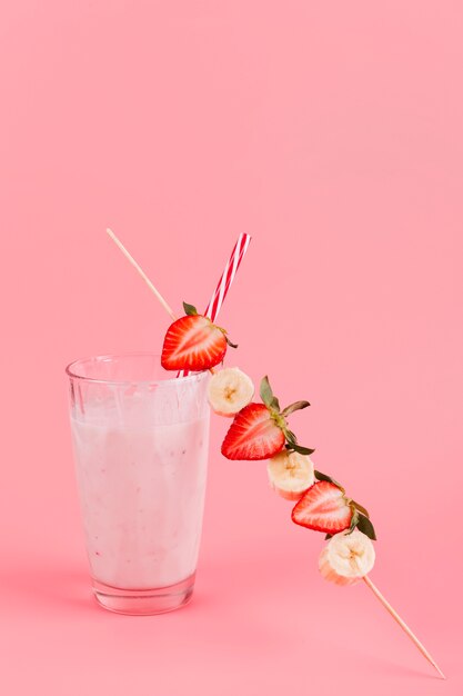 Fraise banane boisson en verre