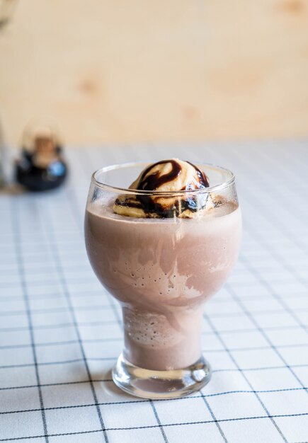 frappe au chocolat à la glace à la vanille