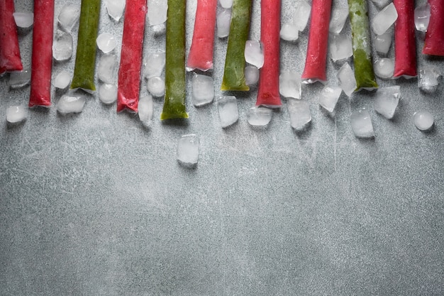 Freezies brésiliens typiques avec fruits nature morte