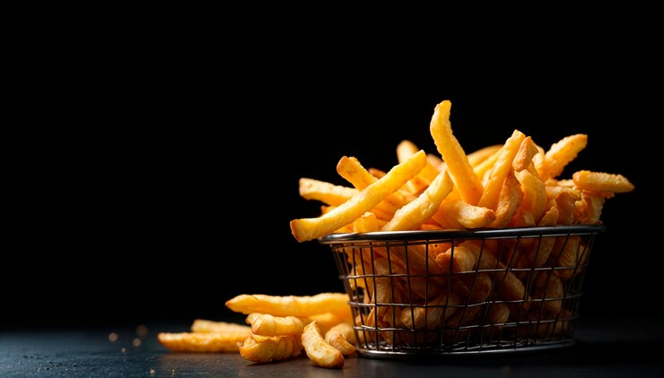 Photo gratuit des frites délicieuses en studio.