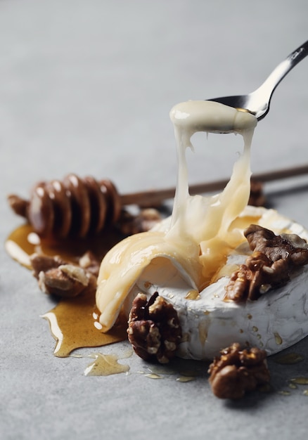 Fromage fondu à l'intérieur