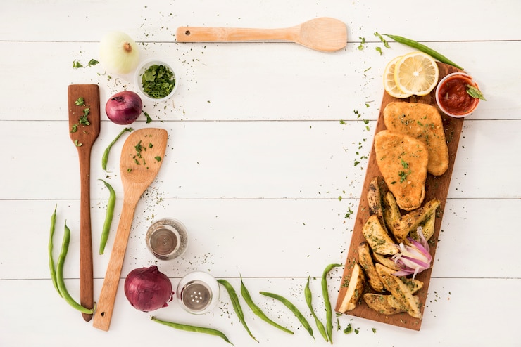 Photo gratuit frontière organisant des ustensiles de cuisine et des plats préparés sur un bureau en bois
