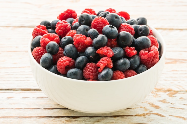 Photo gratuit fruit de myrtille et rasberry