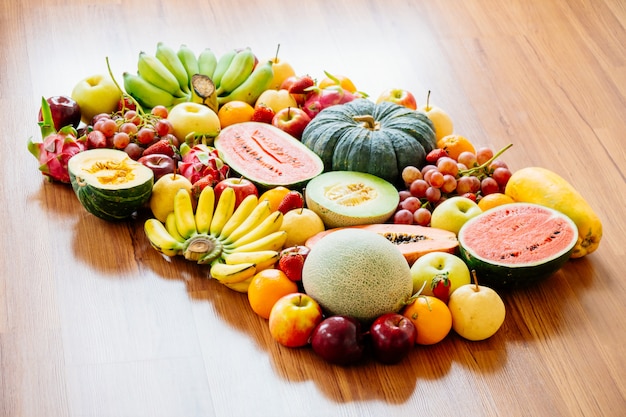 Photo gratuite fruits assortis et mélangés