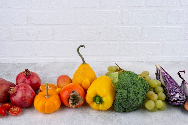 Photo gratuit fruits et légumes frais à angle élevé