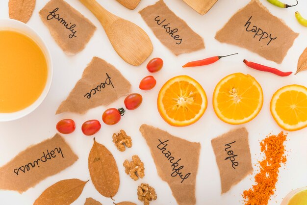 Fruits, notes et feuilles à bord