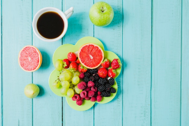 Photo gratuite fruits pour un petit déjeuner sain