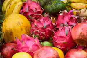 Photo gratuite fruits rouges avec des échelles