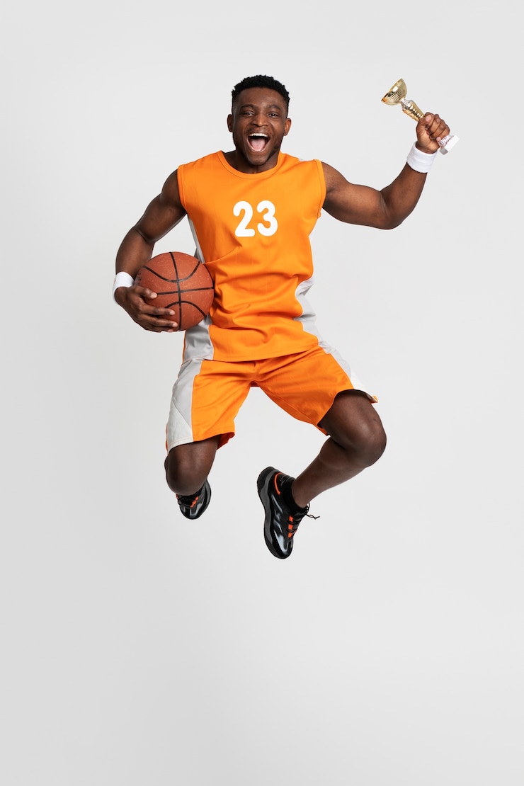 Photo gratuit full shot homme jouant au basket