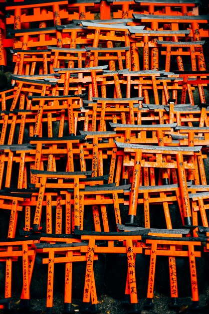 fushimi inari torii rouge au japon