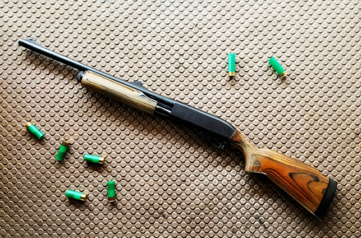 Photo gratuit fusil de chasse et des balles