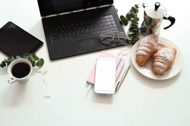 Gadgets et fournitures de bureau