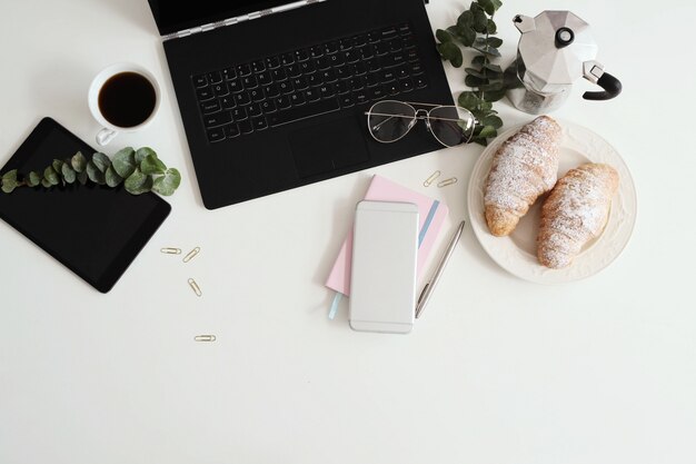 Gadgets et fournitures de bureau