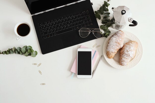 Gadgets et fournitures de bureau