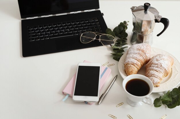 Gadgets et fournitures de bureau