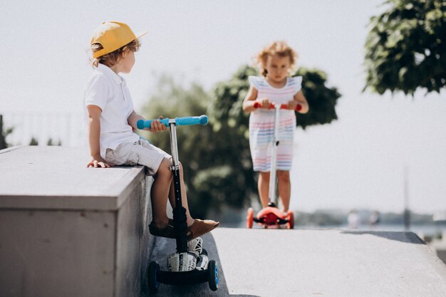 6 173 photos et images de Trottinette Enfant - Getty Images