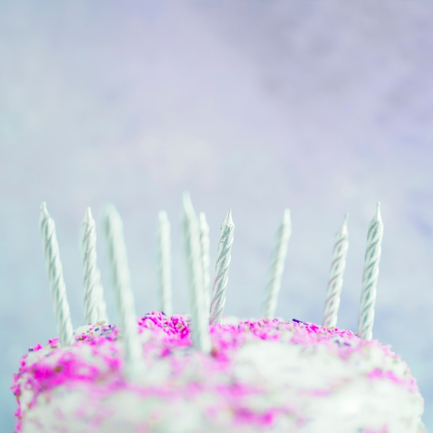 Gâteau d&#39;anniversaire couleur pastel