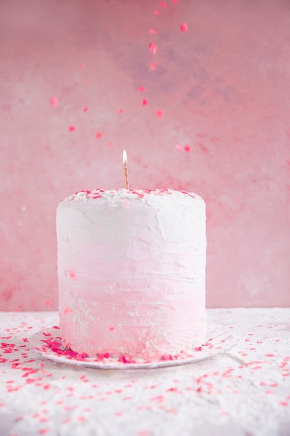 Gâteau d&#39;anniversaire couleur pastel