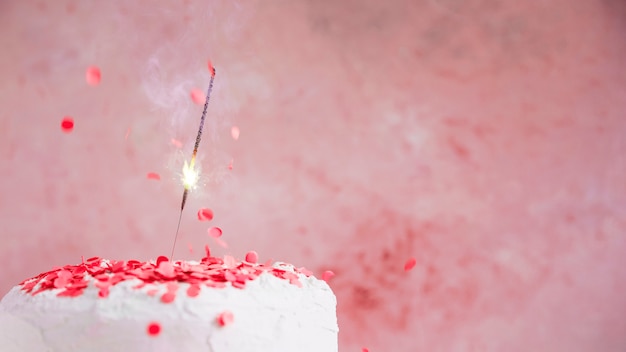 Gâteau d&#39;anniversaire couleur pastel