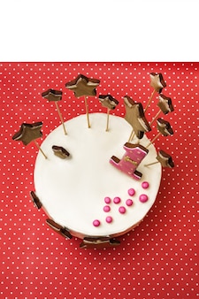 Gateau D Anniversaire Avec Pain D Epice En Forme D Etoile Doree Et Numero 1 A Pois Rouges Photo Premium Gateau D Anniversaire Avec Pain D Epice En Forme D Etoile Doree Et Numero 1 A Pois Rouges Photo Premium