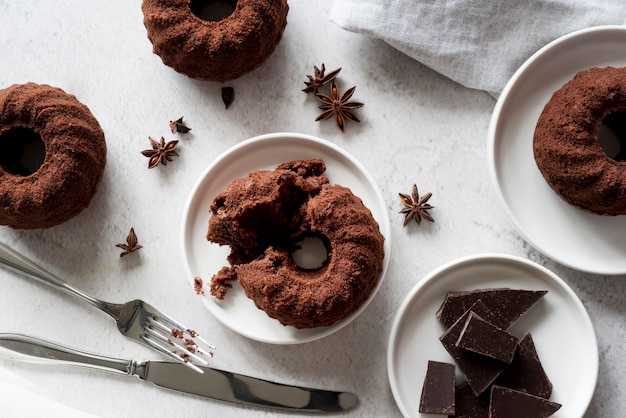Gateau Au Chocolat Vue De Dessus Avec Anis Etoile Et Morceaux De Chocolat Photo Gratuite Gateau Au Chocolat Vue De Dessus Avec Anis Etoile Et Morceaux De Chocolat Photo Gratuite
