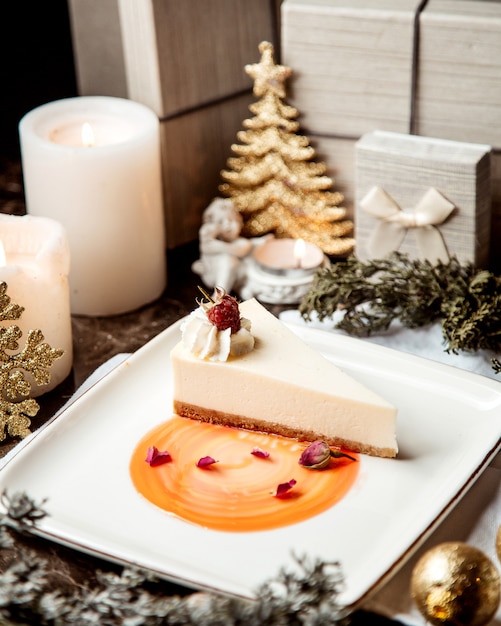 Gâteau au fromage classique aux framboises